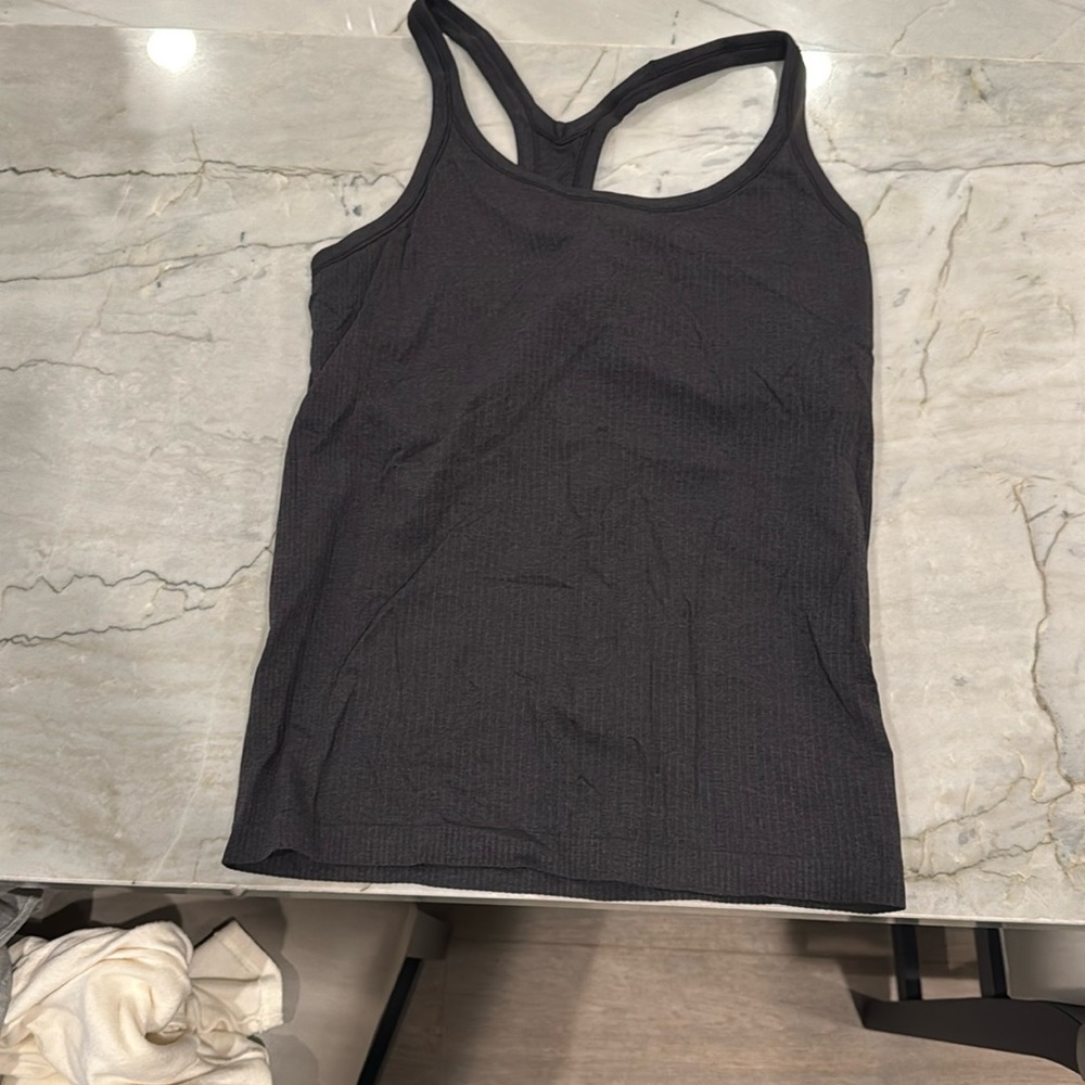 LULU LEMON WORKOUT TOP SIZE 8